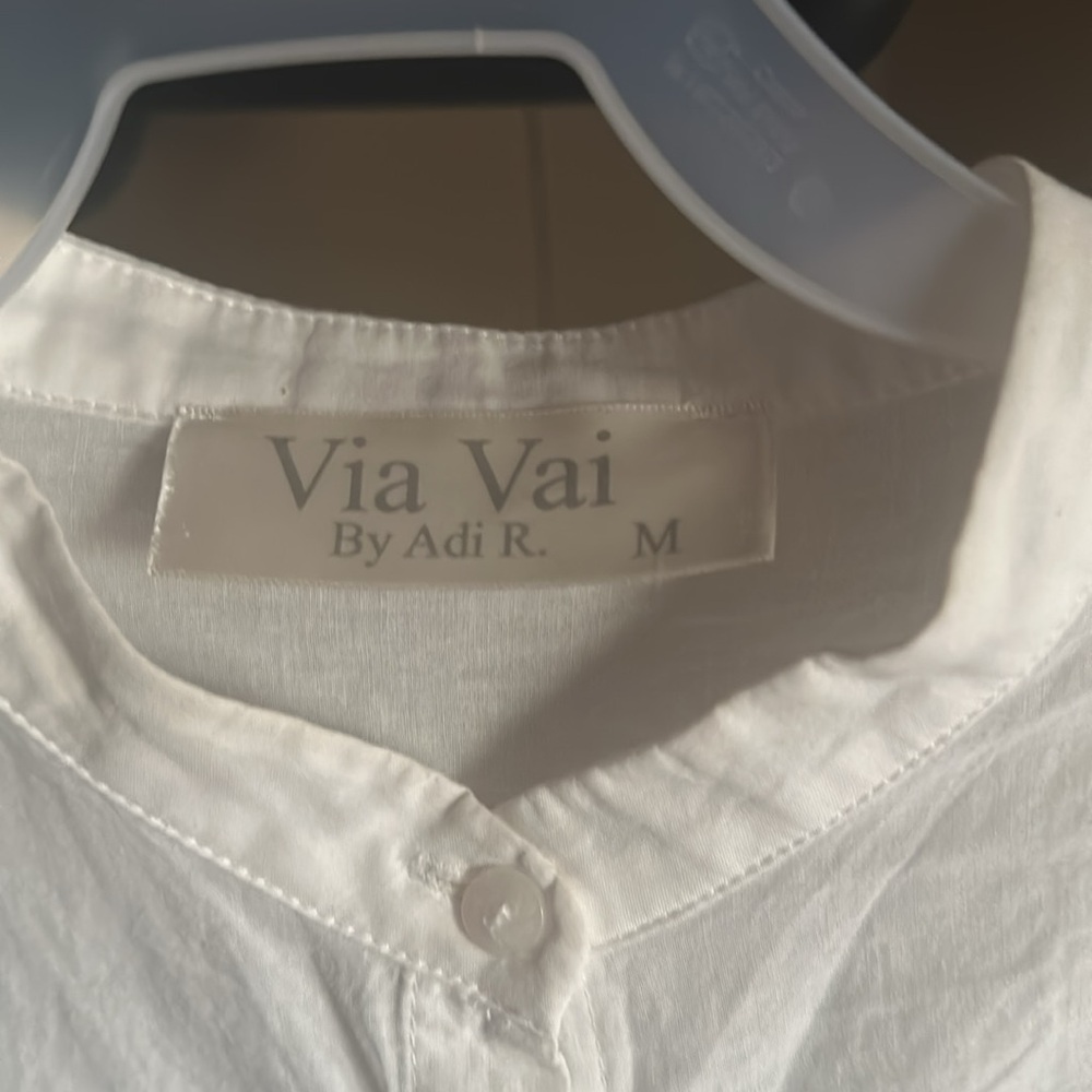 Women's Floral Embroidered Blouse - white size 2. - Picture 3 of 5